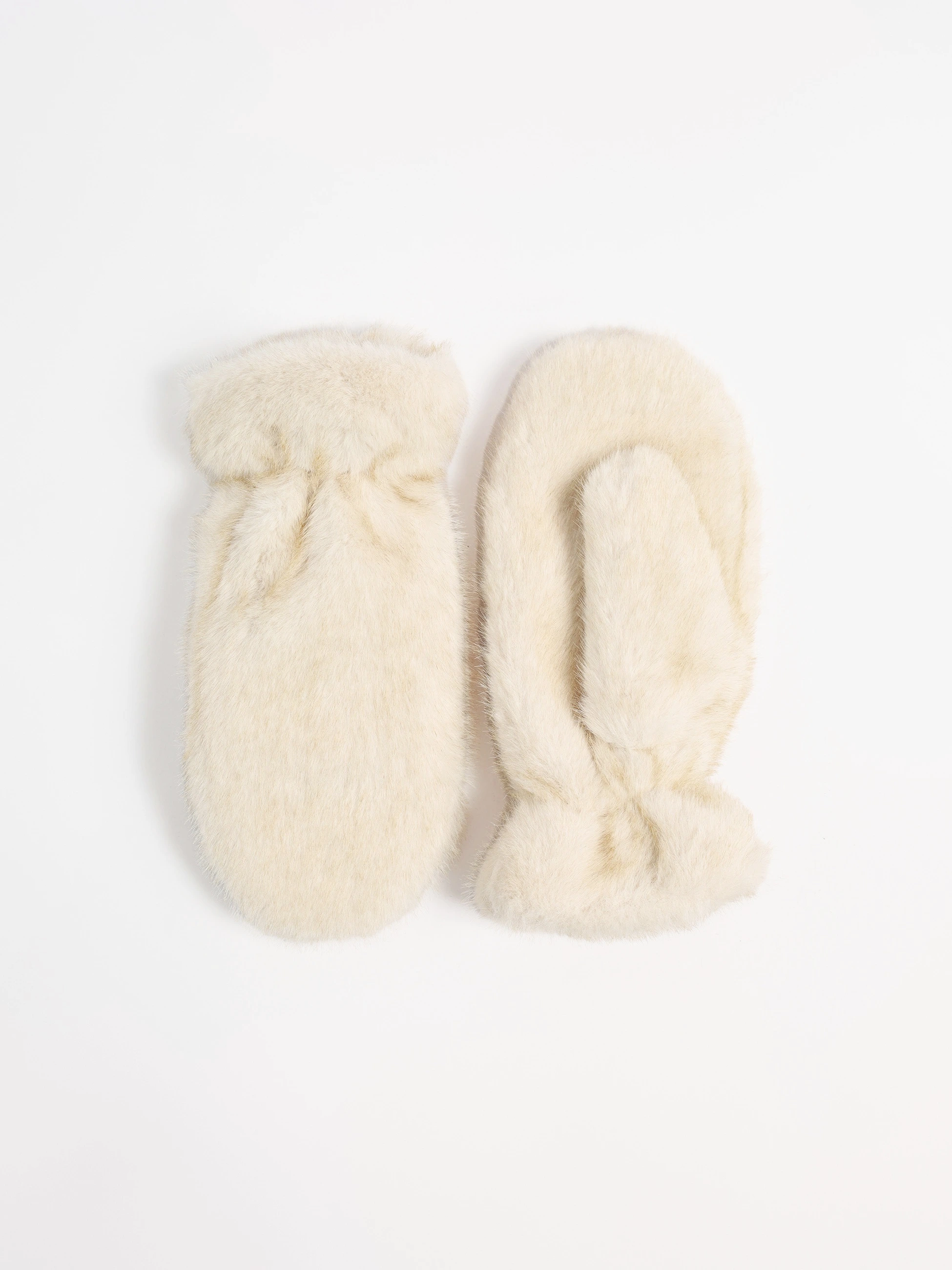 Варежки из искусственного меха в ассортименте